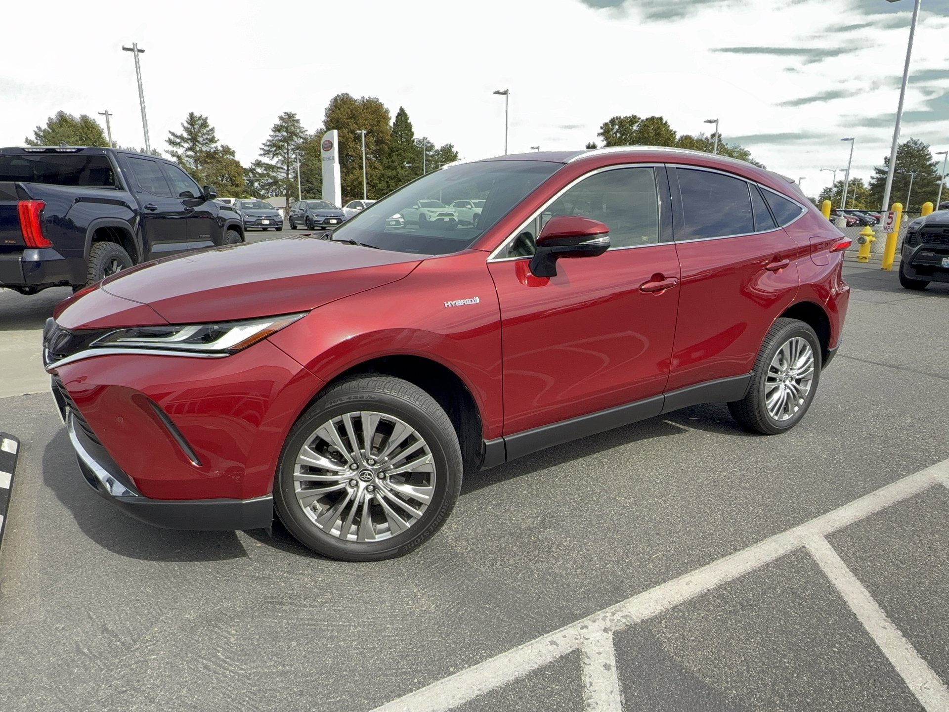 Certified 2021 Toyota Venza XLE w/ Softex Package AWD/4WD image 33