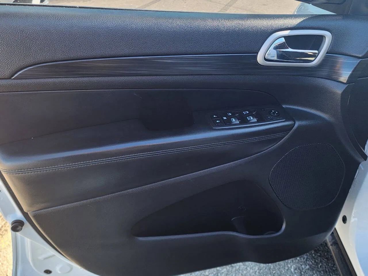 Used 2020 Jeep Grand Cherokee Laredo image 11