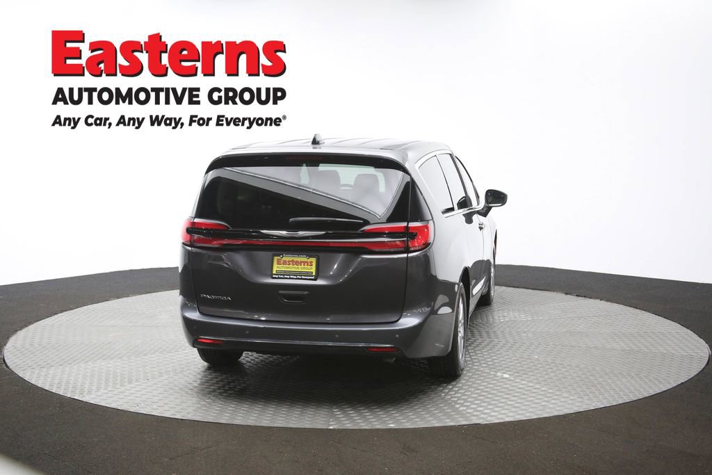 Used 2023 Chrysler Pacifica Touring-L FWD image 41