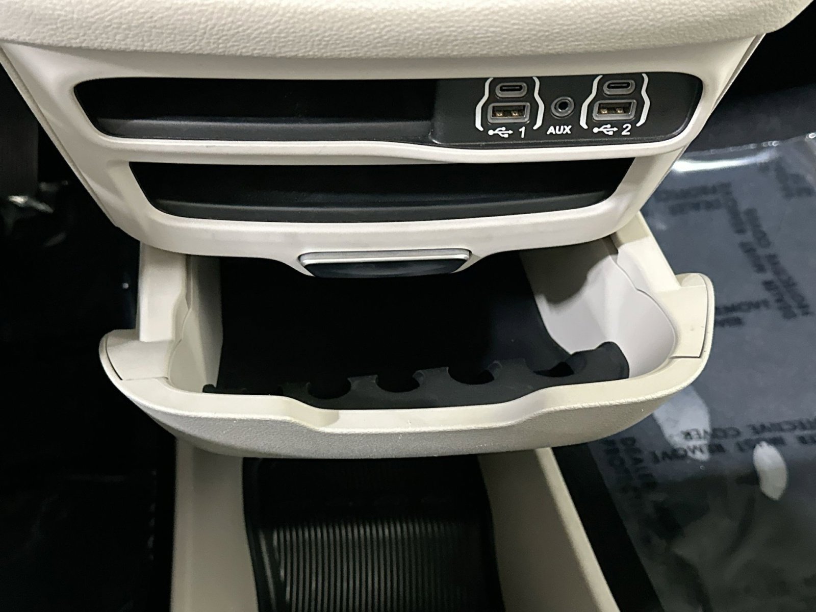 Used 2021 Chrysler Pacifica Touring-L image 28