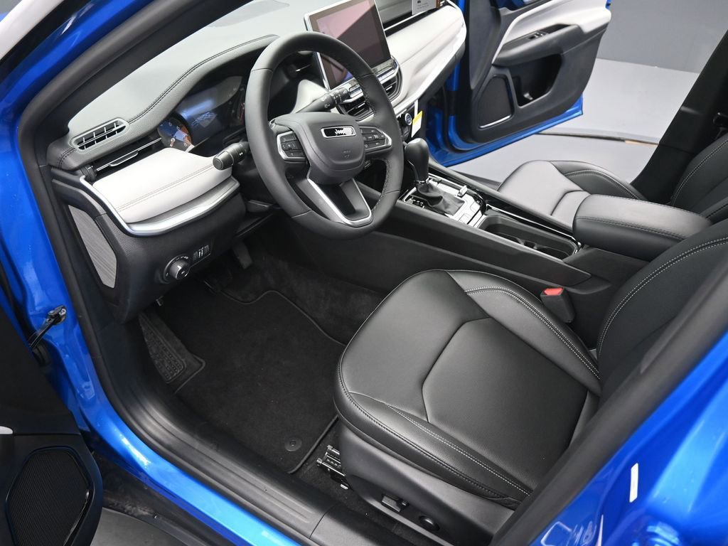 New 2025 Jeep Compass Limited image 9