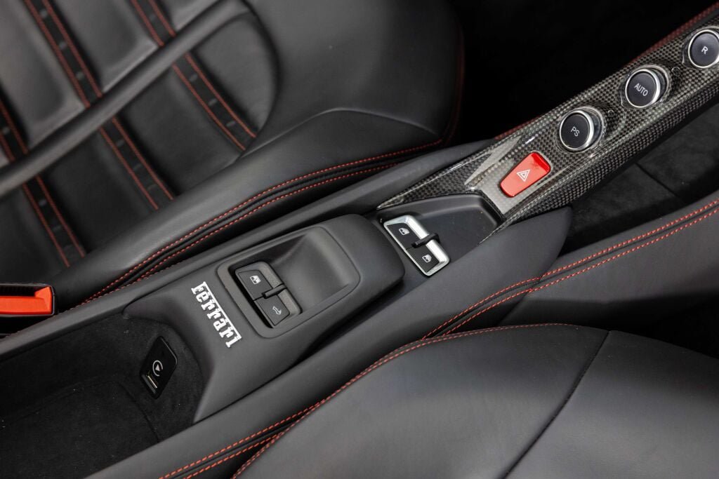 Used 2022 Ferrari F8 Tributo RWD image 40