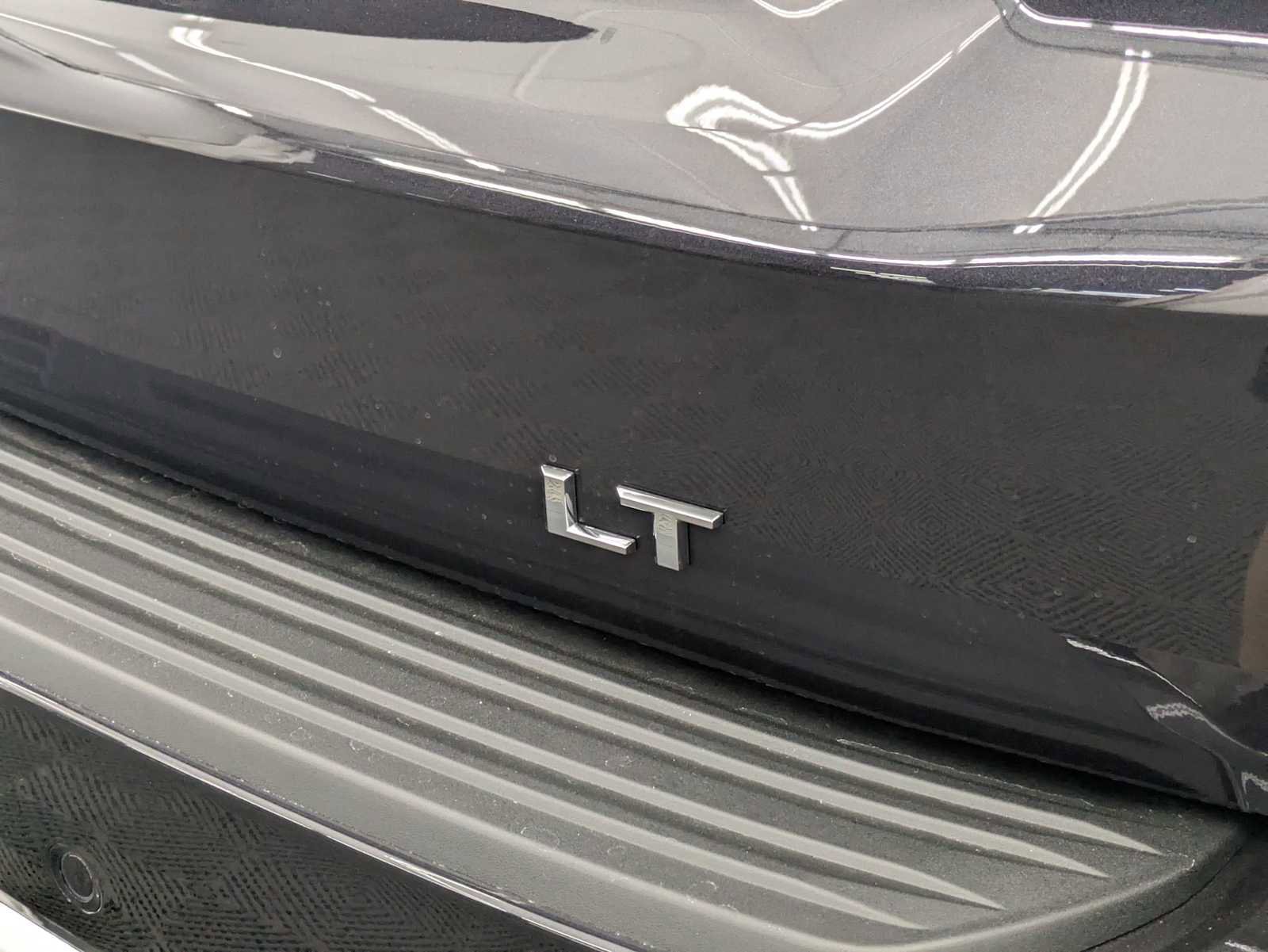 New 2026 Chevrolet Suburban LT AWD/4WD image 12