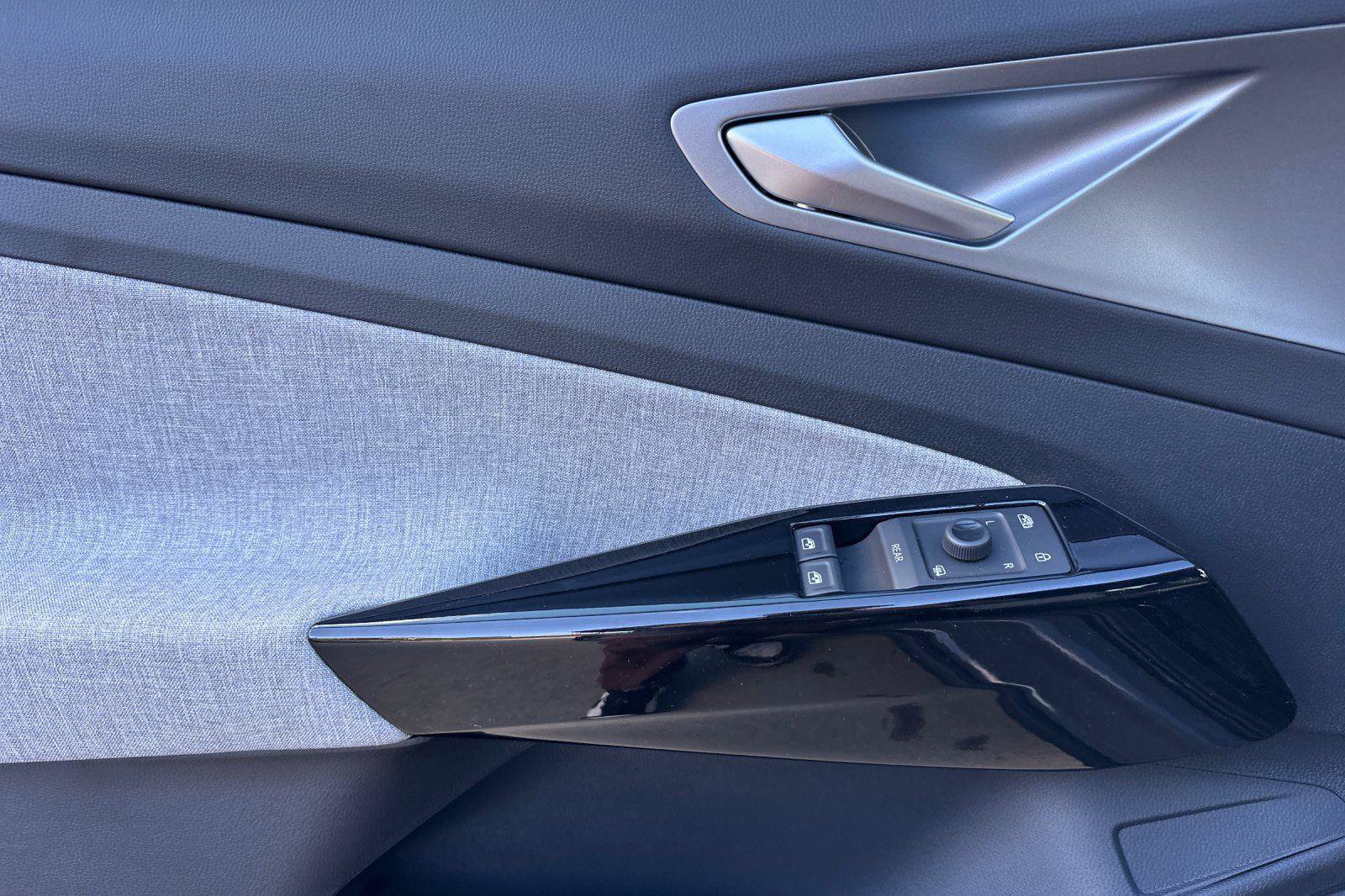 New 2025 Volkswagen ID.4 Pro image 10