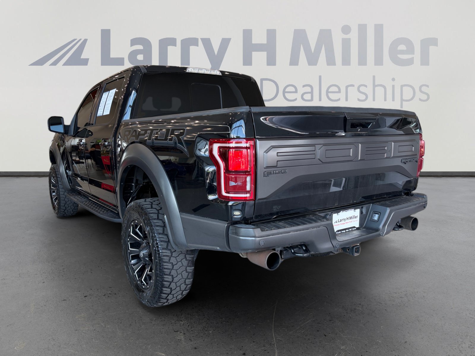 Used 2017 Ford F150 Raptor w/ Equipment Group 802A Luxury AWD/4WD image 3