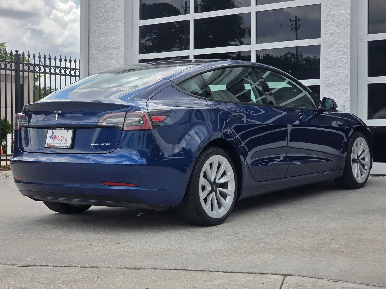 Used 2022 Tesla Model 3 Long Range AWD/4WD image 4