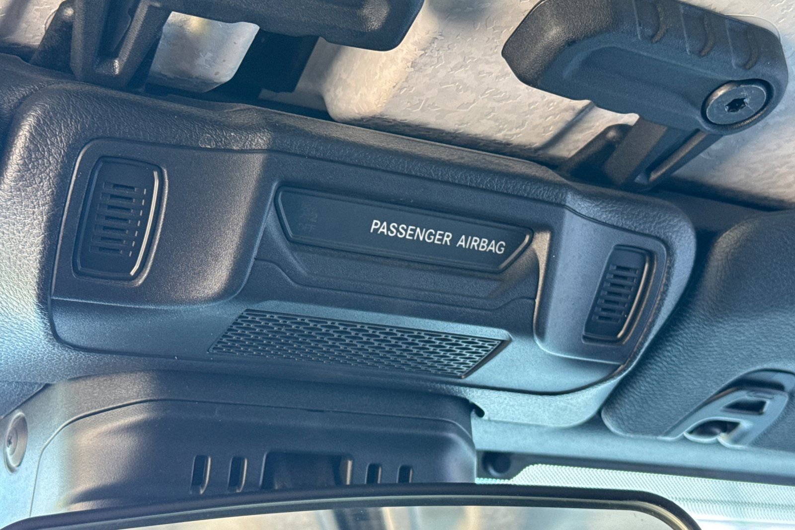 Used 2025 Jeep Gladiator Sport image 24