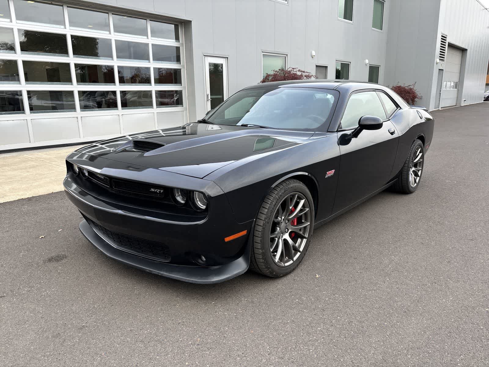 Used 2015 Dodge Challenger SRT RWD image 1