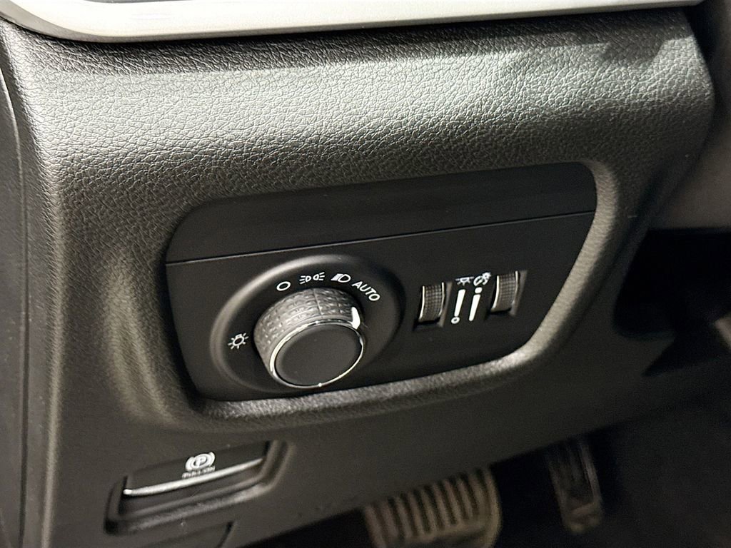 New 2025 Jeep Grand Cherokee L Altitude image 19