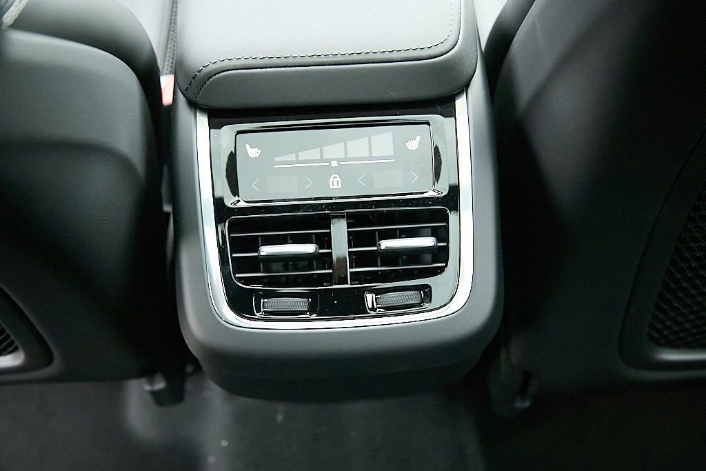 New 2026 Volvo XC60 B5 Ultra w/ Climate Package image 23