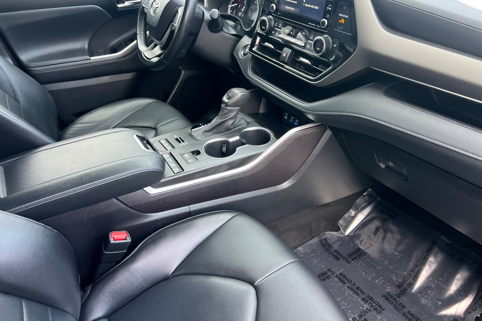 Certified 2022 Toyota Highlander XLE AWD/4WD image 17
