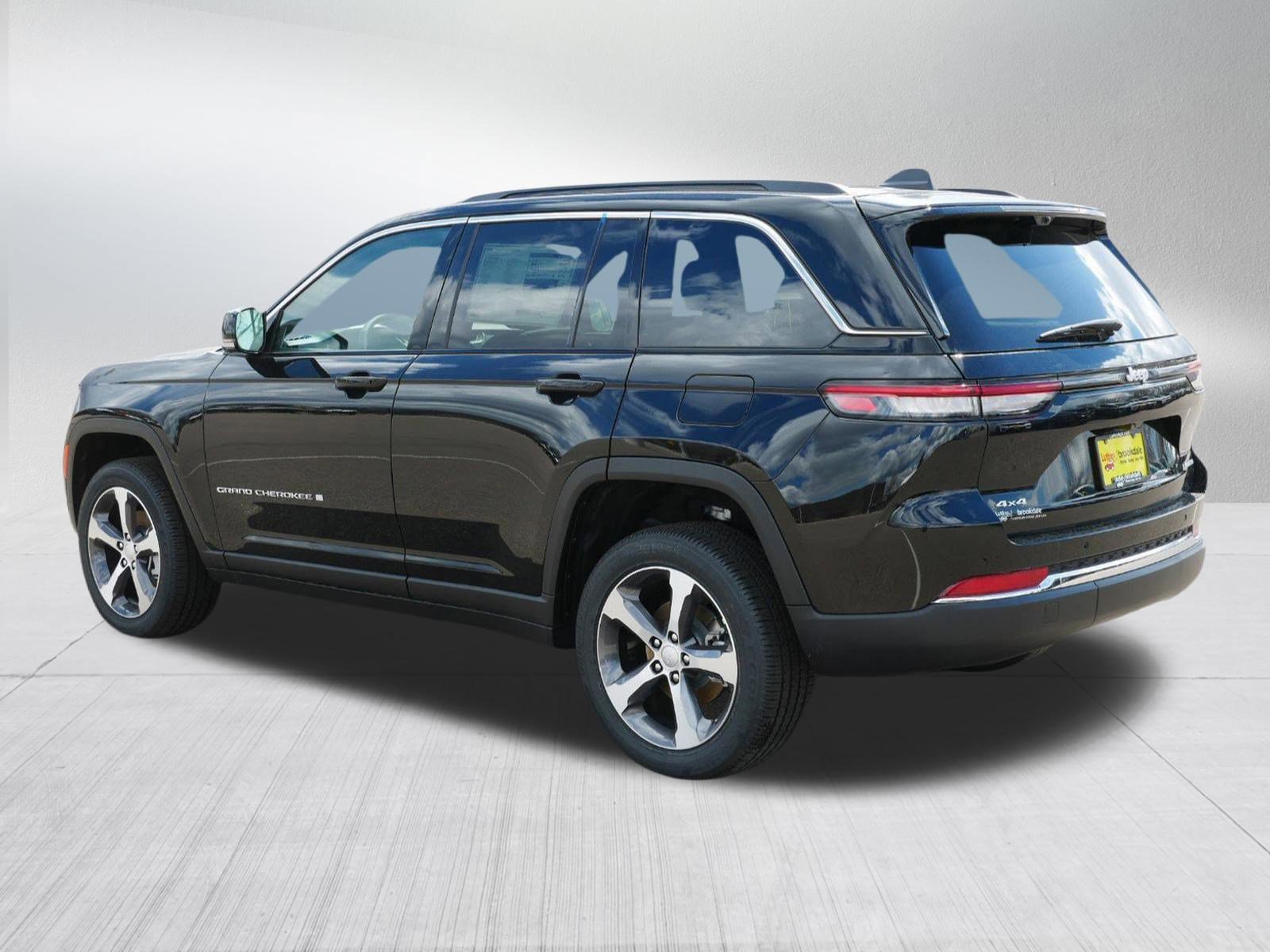 New 2025 Jeep Grand Cherokee Limited w/ Luxury Tech Group II image 5