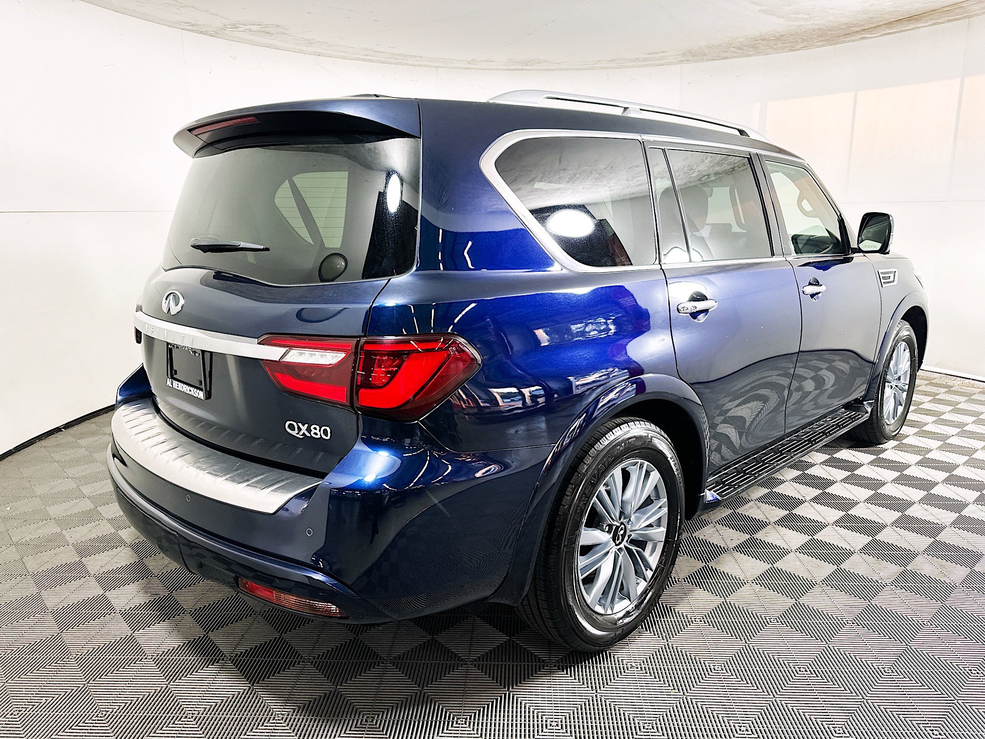 Used 2024 INFINITI QX80 Luxe image 3