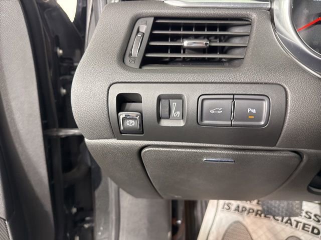 Used 2015 Chevrolet Impala LT w/ Convenience Package image 31