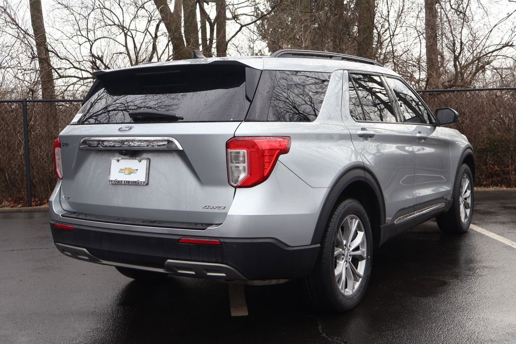 Used 2022 Ford Explorer XLT w/ Equipment Group 202A image 8