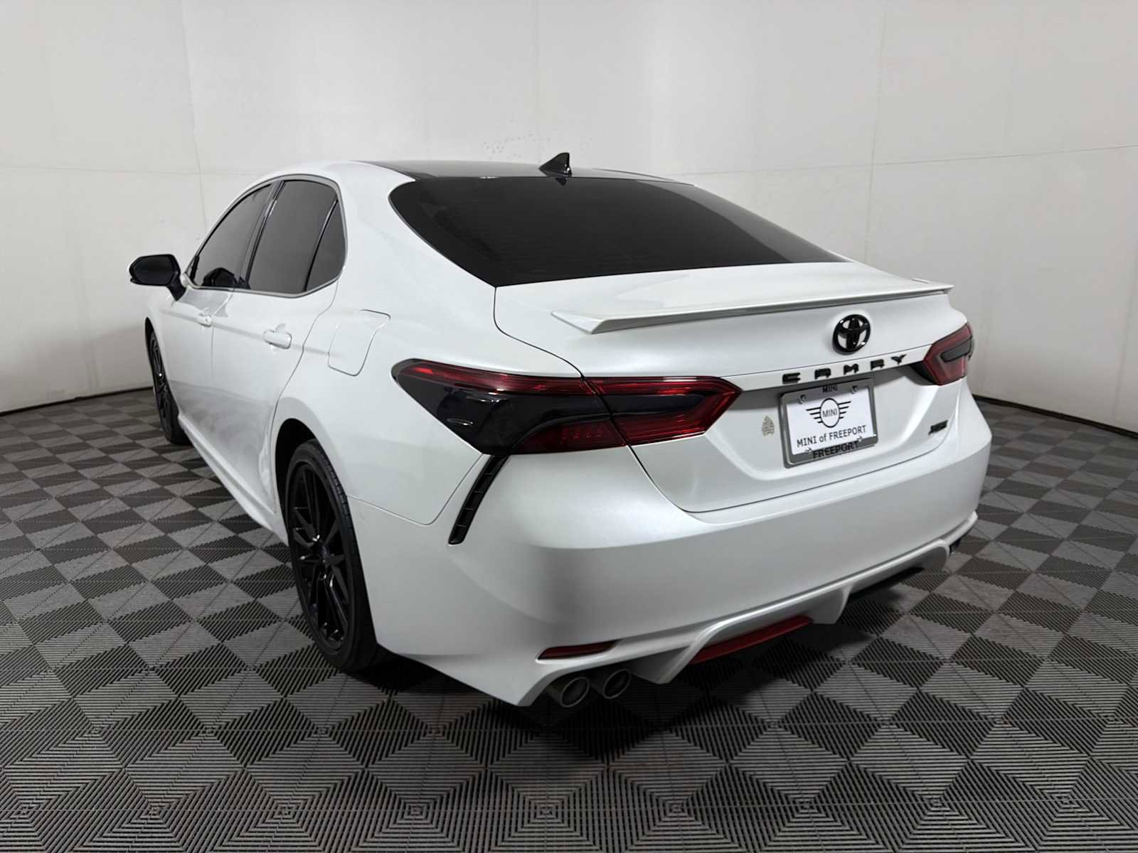 Used 2023 Toyota Camry XSE image 5