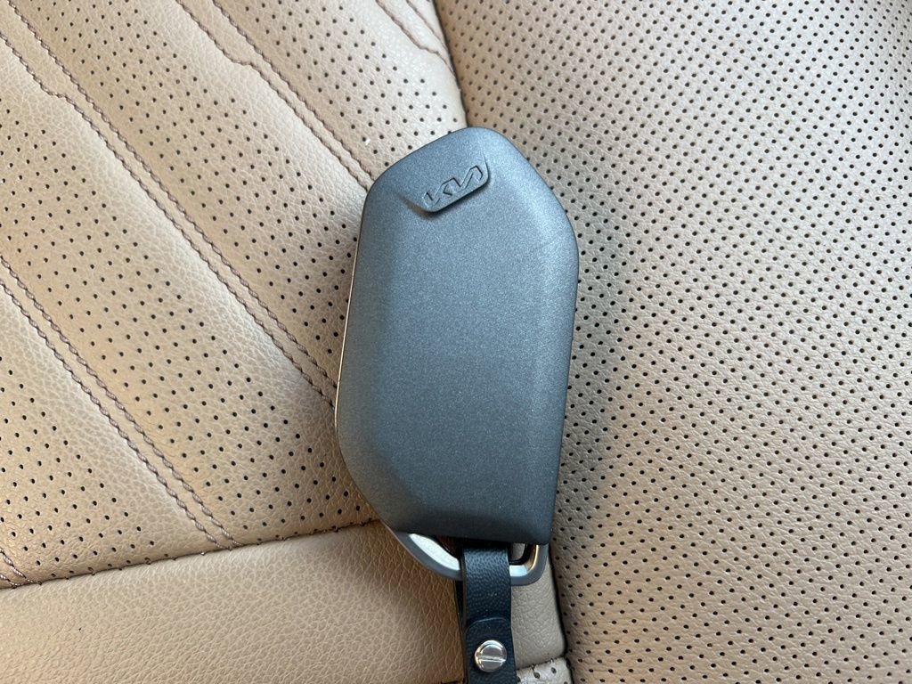 Certified 2025 Kia Sorento SX Prestige w/ Olive Brown Leather Package image 26