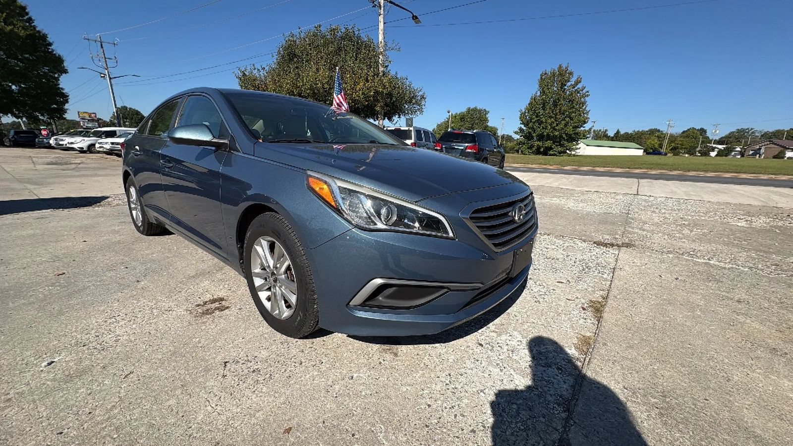 Used 2016 Hyundai Sonata SE FWD image 2