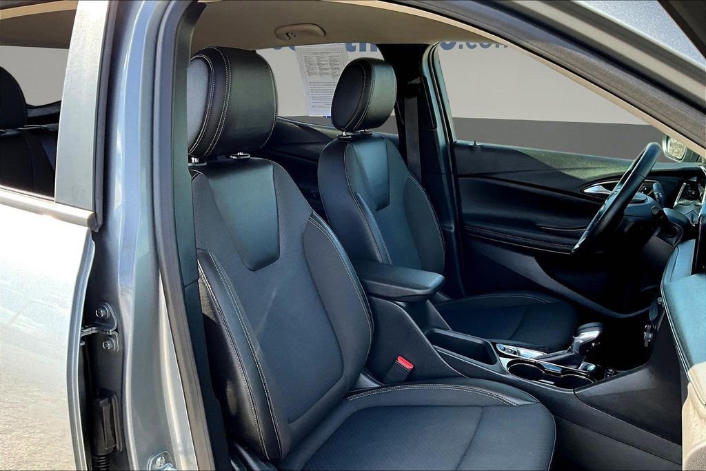 Used 2025 Buick Encore GX Preferred image 26