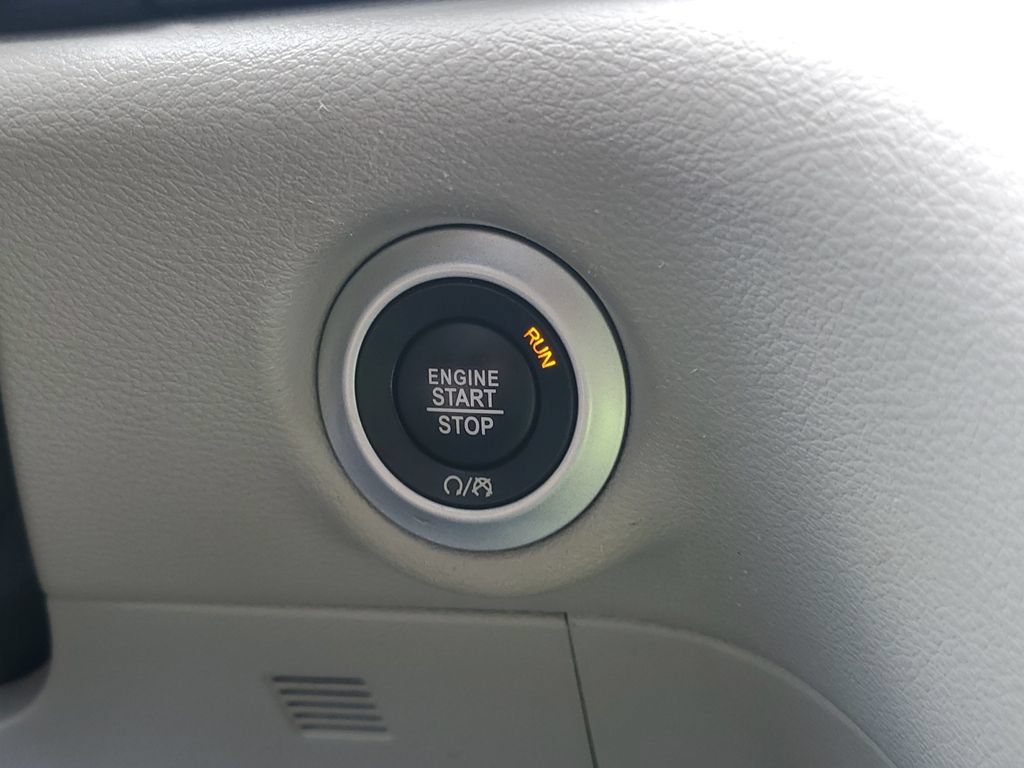 Used 2023 Chrysler Pacifica Touring-L FWD image 18