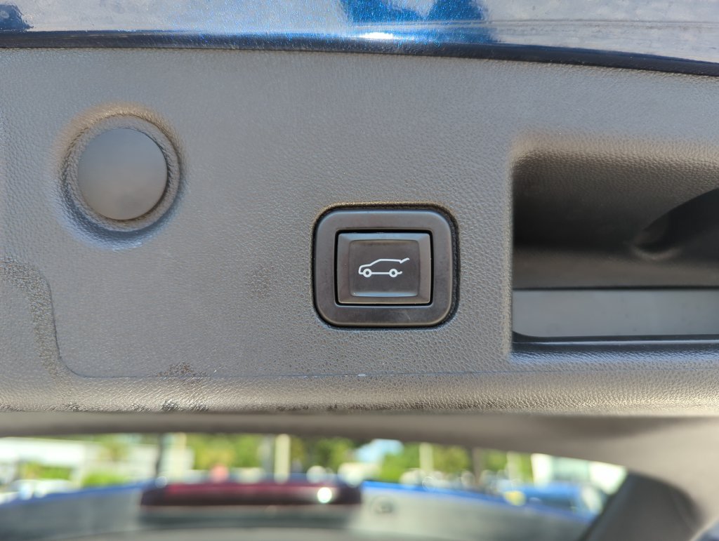 Used 2022 Chevrolet Equinox Premier FWD image 21