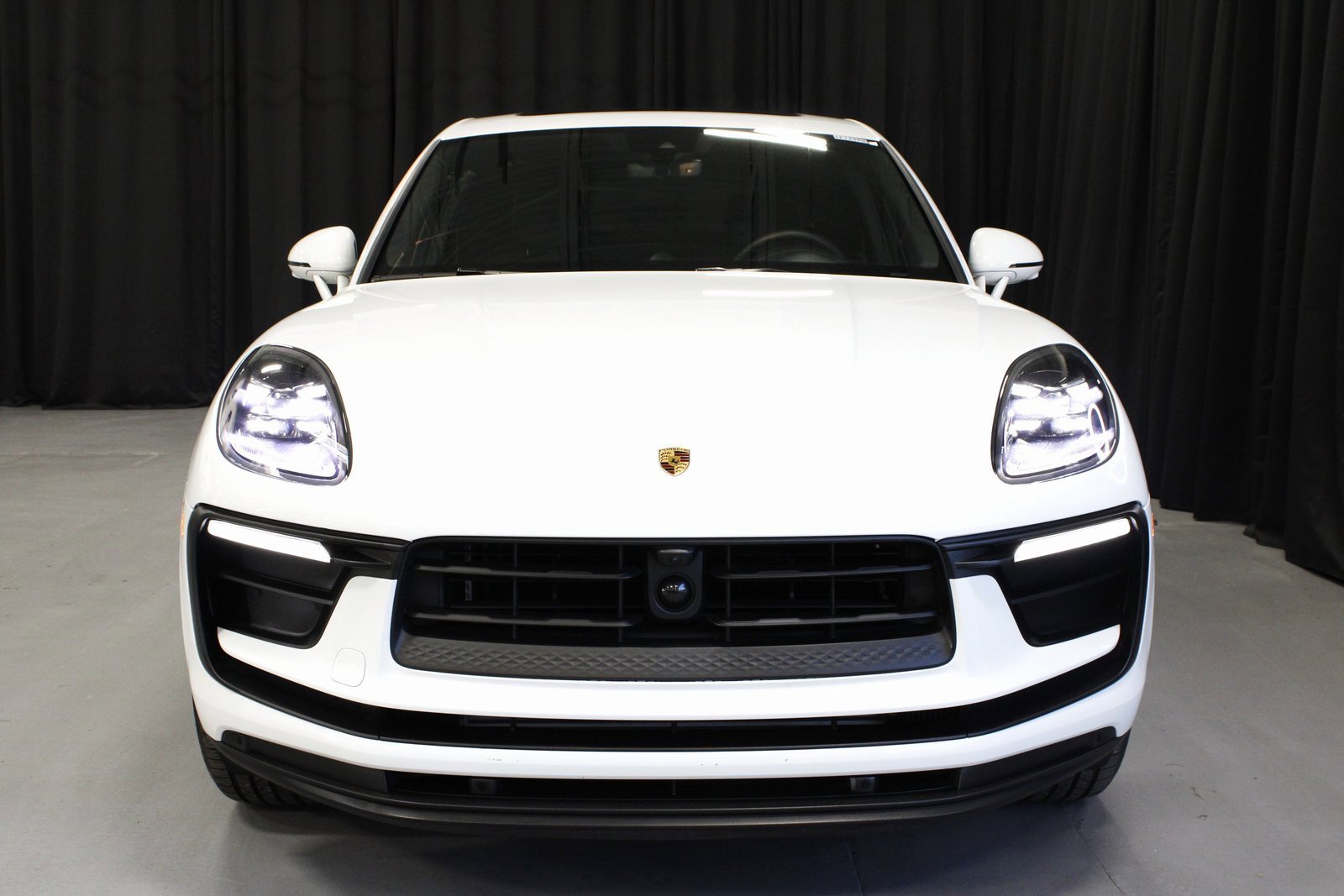 Certified 2025 Porsche Macan image 10