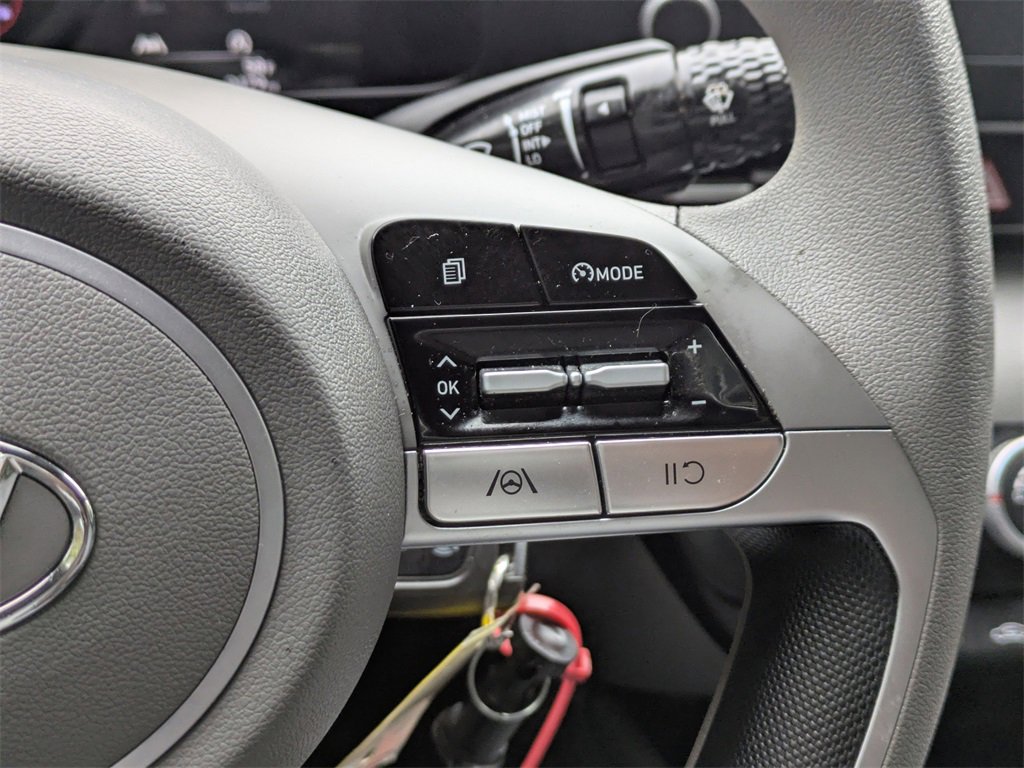 Used 2023 Hyundai Elantra SE w/ Cargo Package image 25