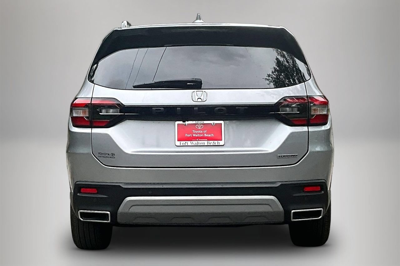 Used 2025 Honda Pilot Touring image 6