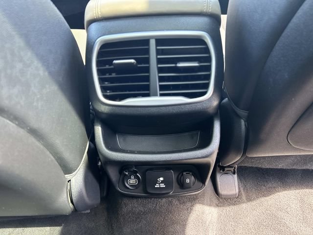 Used 2020 Hyundai Santa Fe Limited AWD/4WD image 18
