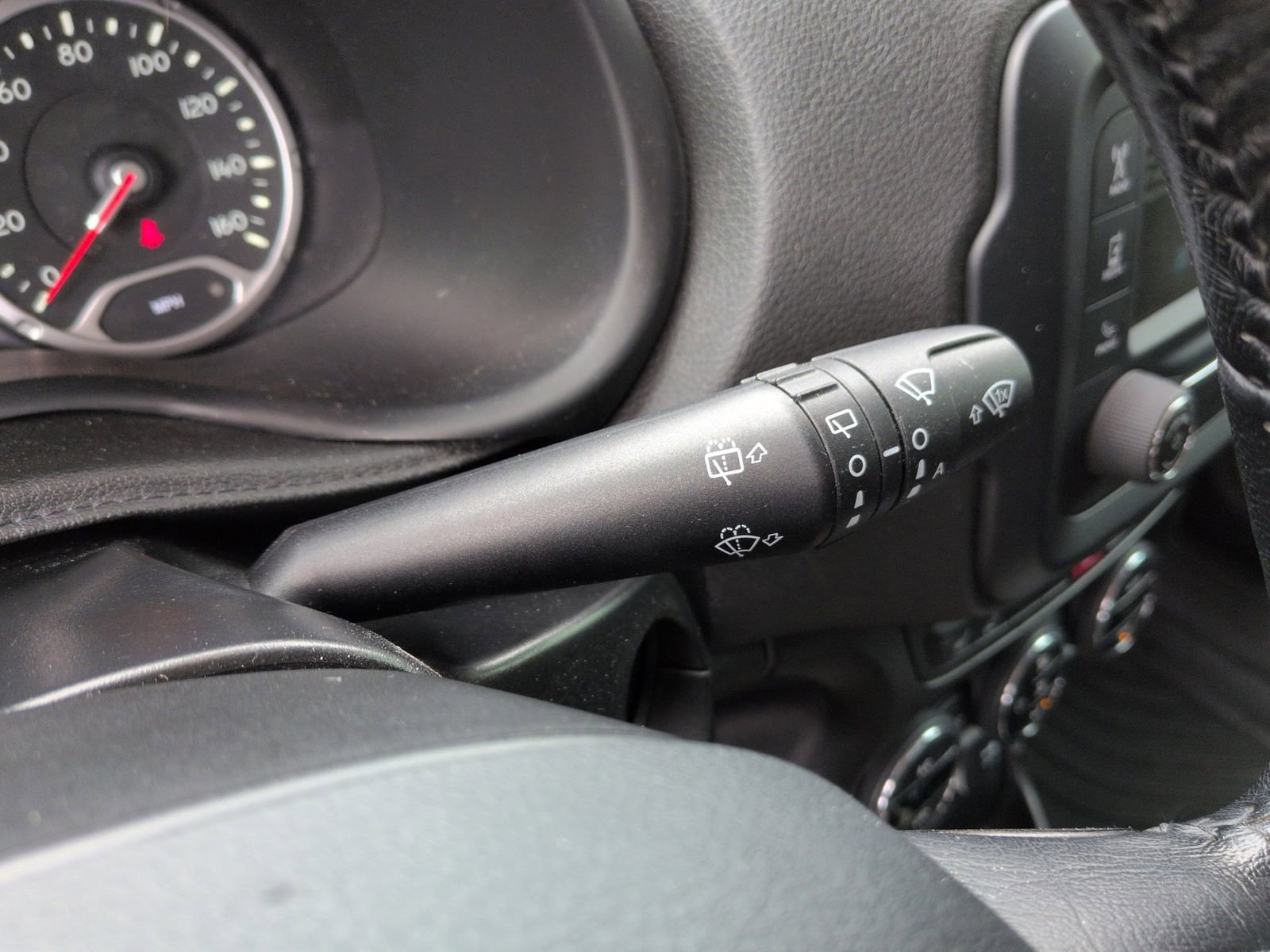 Used 2017 Jeep Renegade Latitude w/ Popular Equipment Group AWD/4WD image 31