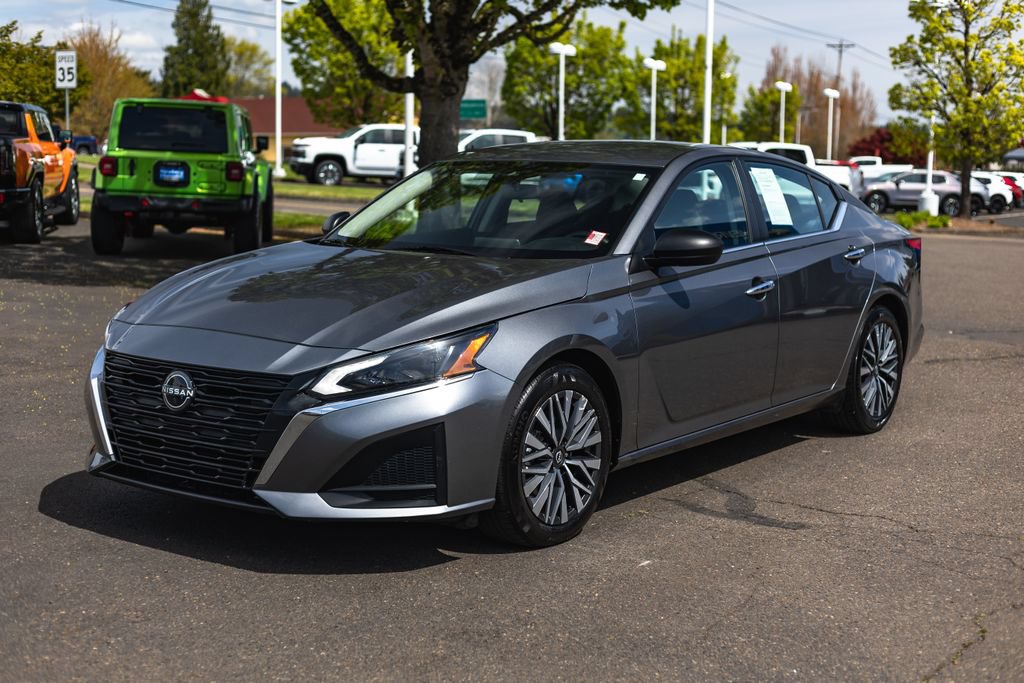 Used 2024 Nissan Altima 2.5 SV FWD image 6