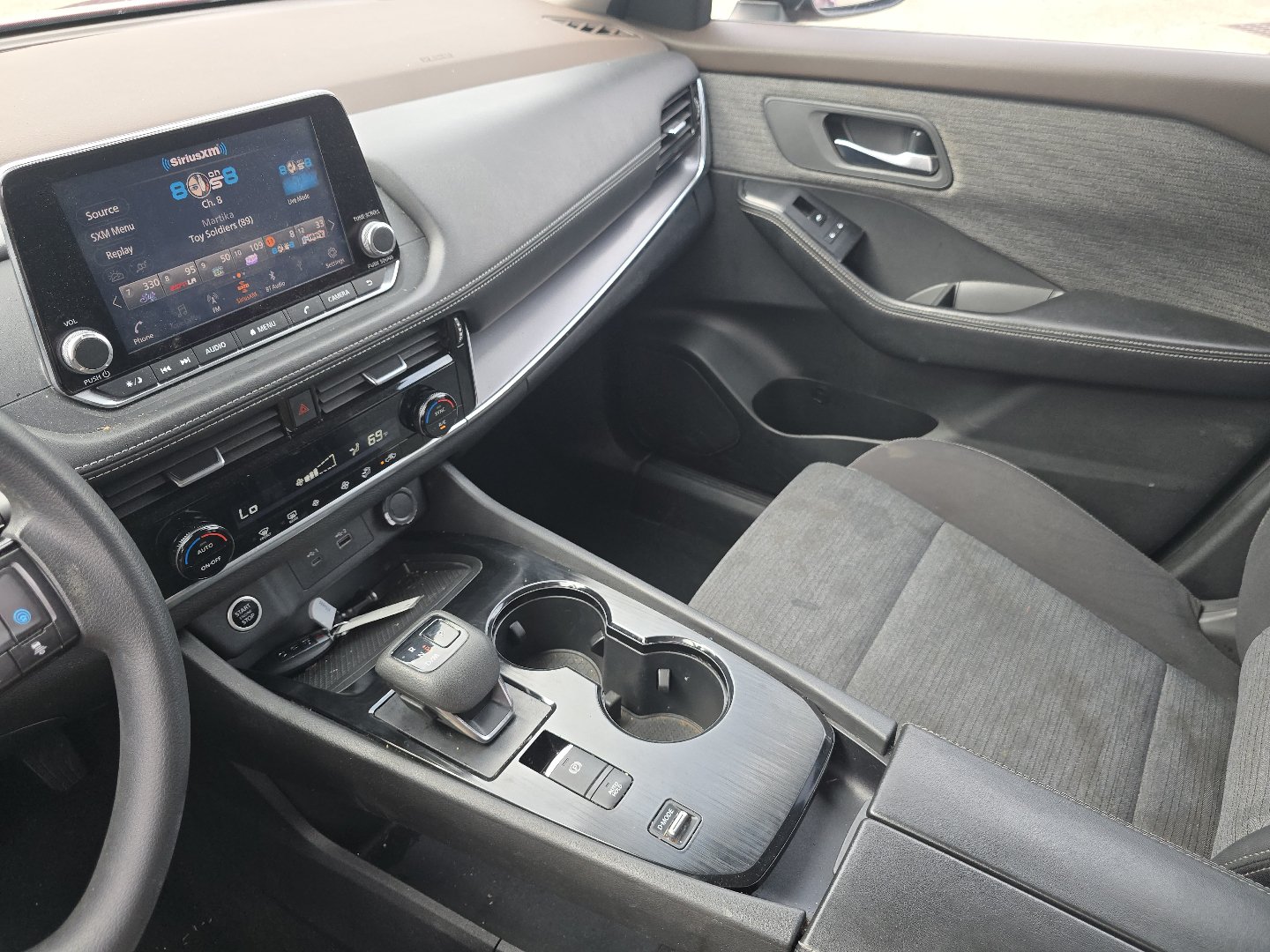 Used 2021 Nissan Rogue SV FWD image 26