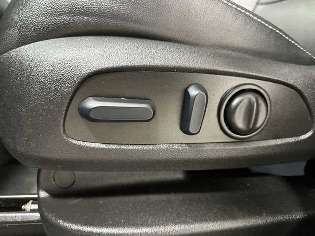 Used 2023 GMC Terrain SLT image 16