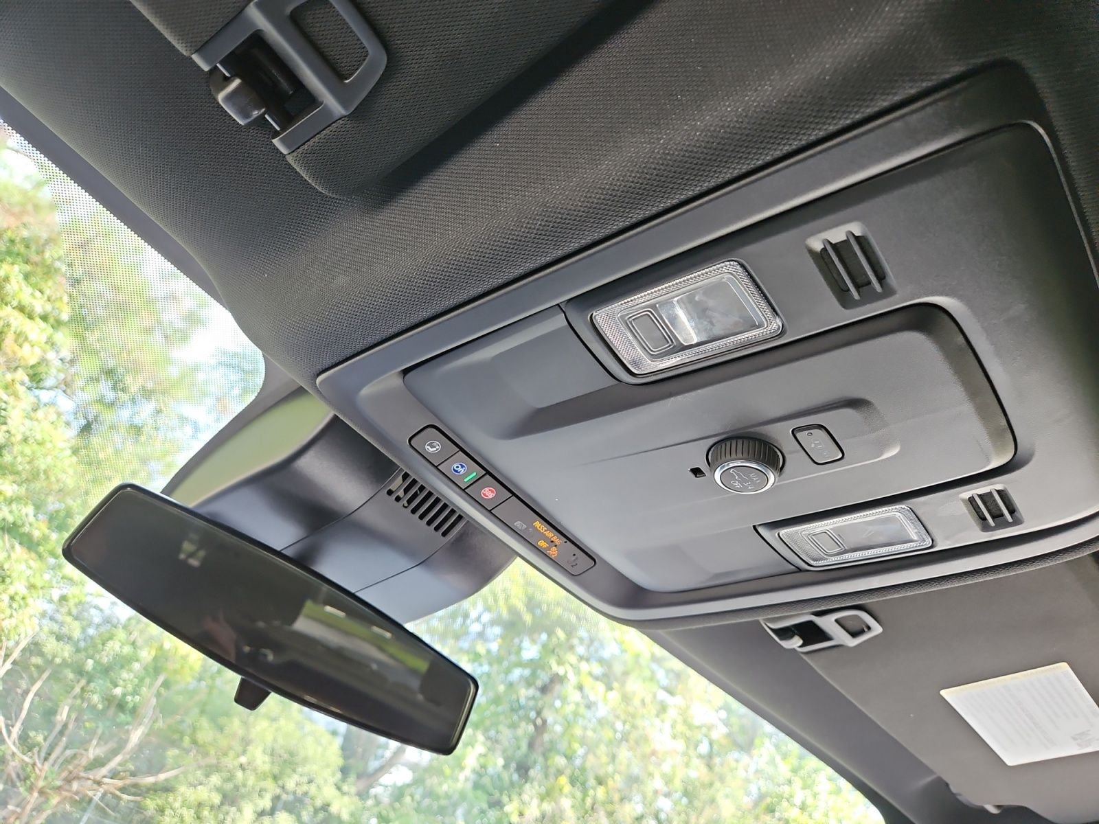 Used 2025 Chevrolet Suburban LT RWD image 30