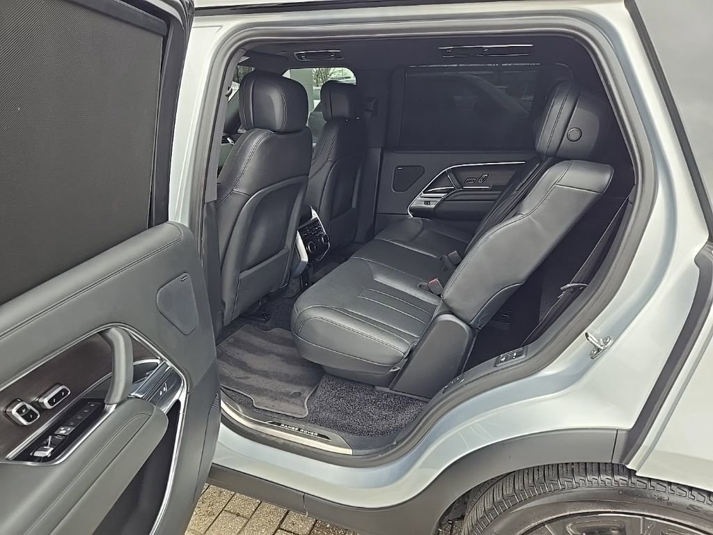 Certified 2025 Land Rover Range Rover Long Wheelbase SE image 17