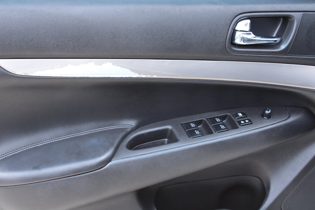 Used 2015 INFINITI Q40 w/ Navigation Package RWD image 9