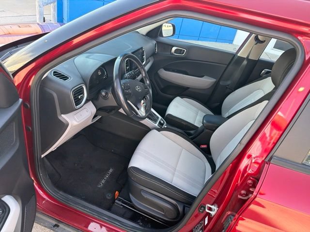 Used 2024 Hyundai Venue SEL FWD image 14