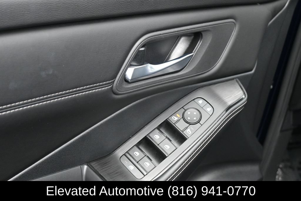 Used 2024 Nissan Rogue SV w/ SV Premium Package AWD/4WD image 14