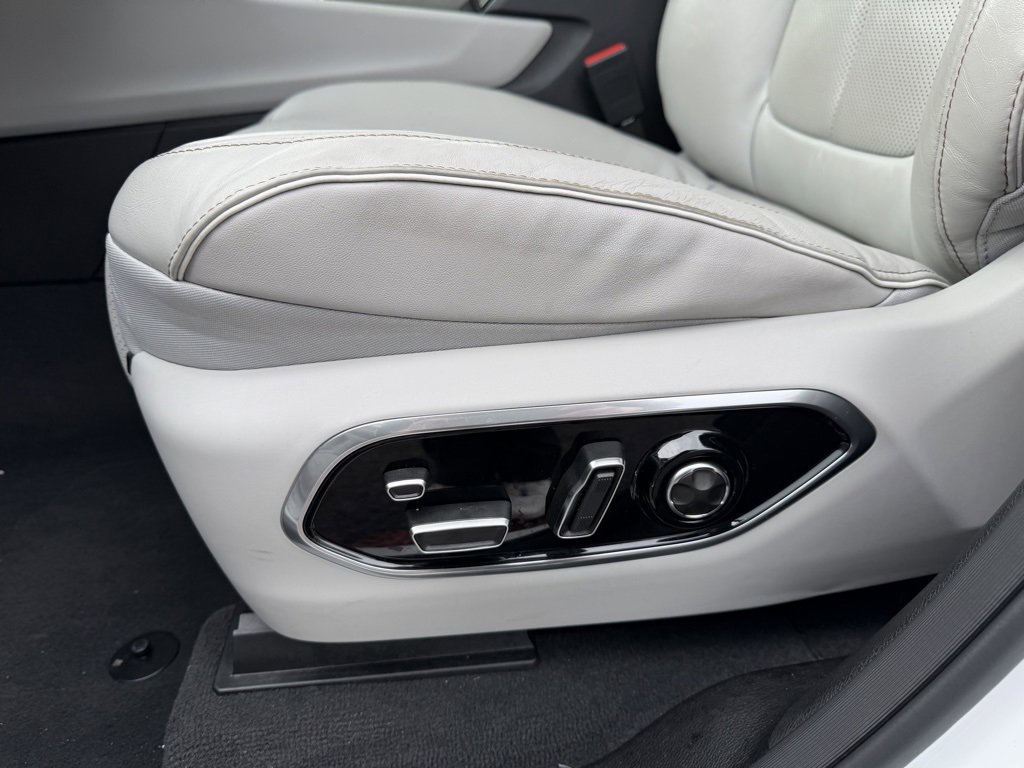 Used 2023 Jeep Grand Cherokee Overland w/ Adv Protech Group III image 15