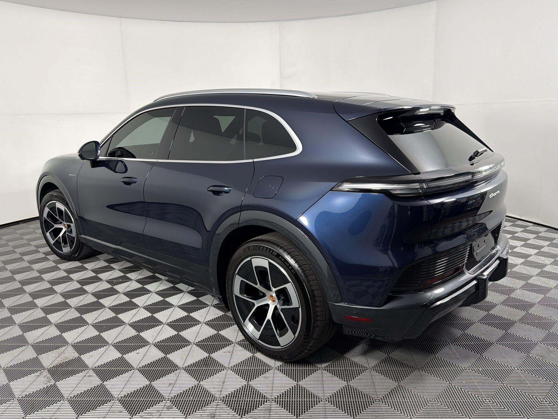 New 2026 Porsche Cayenne Electric AWD/4WD image 3