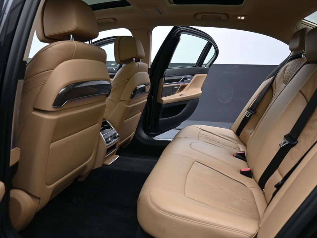 Used 2022 BMW 740i xDrive w/ Premium Package image 15