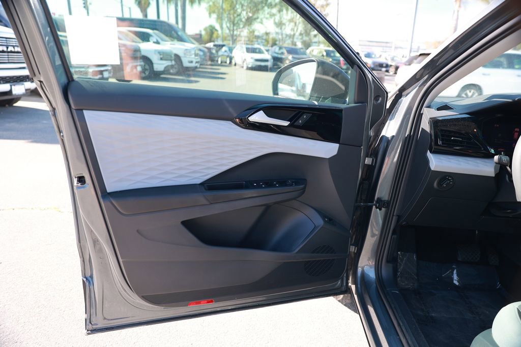 Used 2022 Volkswagen Taos S image 16