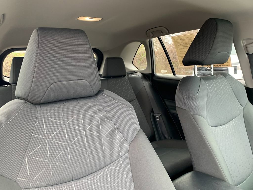 Used 2025 Toyota RAV4 XLE image 19