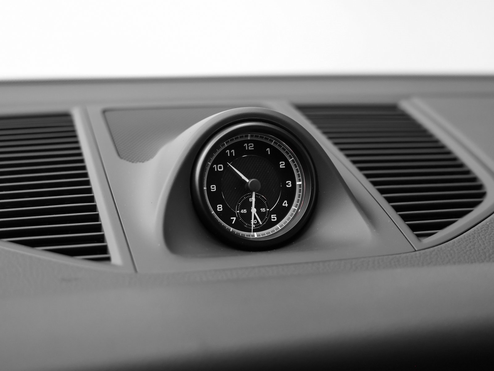 Certified 2025 Porsche Macan image 31