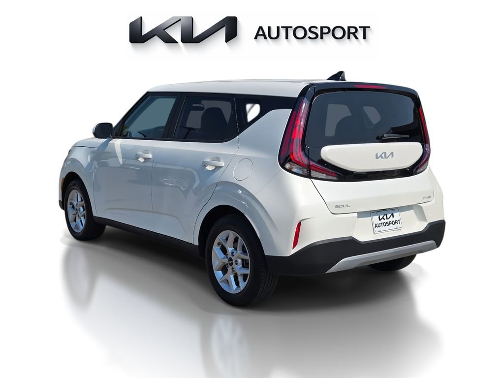 Used 2025 Kia Soul LX FWD image 10