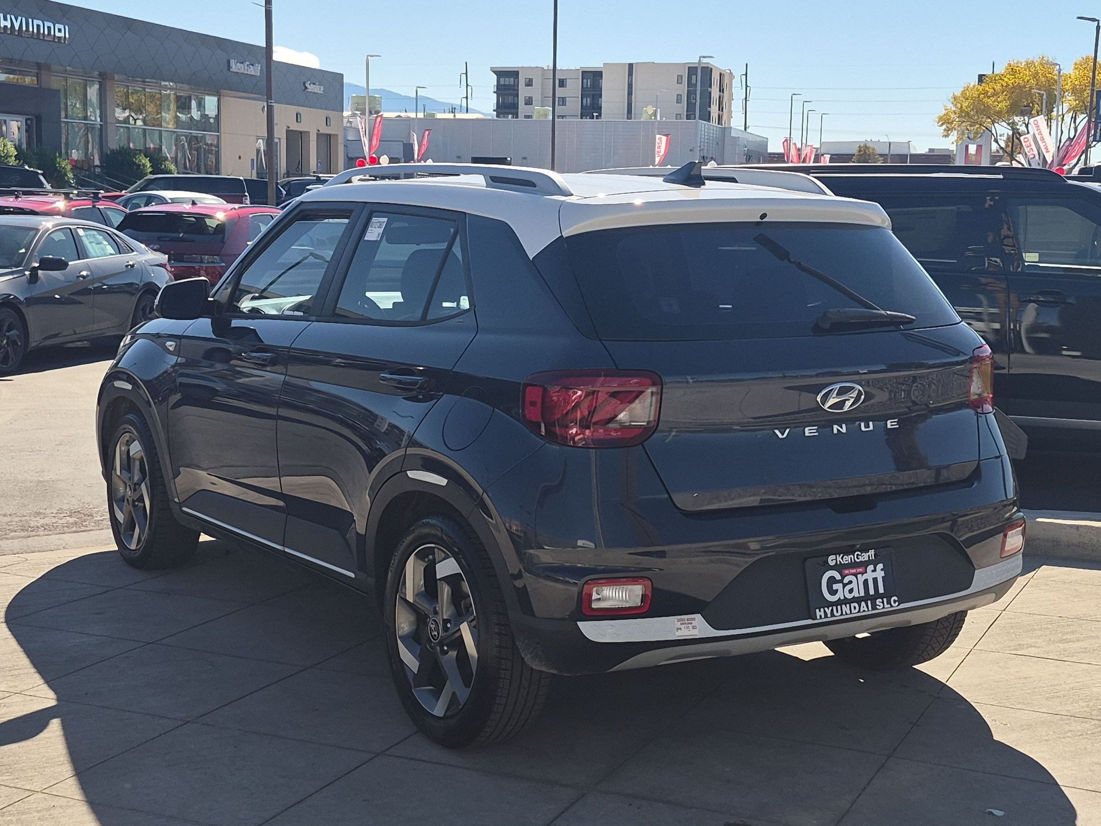 Used 2021 Hyundai Venue FWD image 7