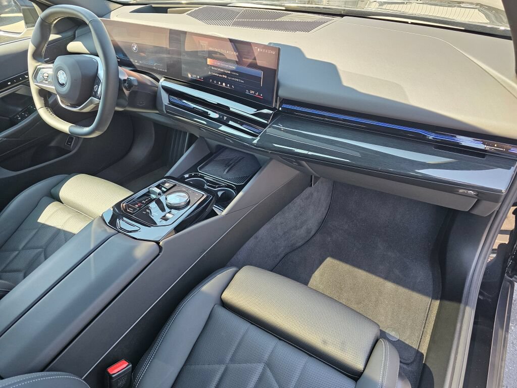 Used 2026 BMW 530i xDrive w/ Premium Package AWD/4WD image 11