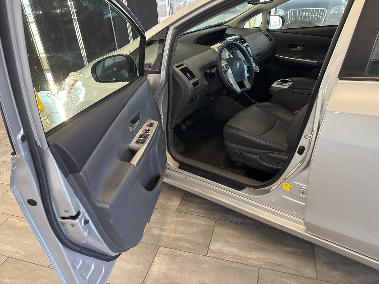 Used 2014 Toyota Prius V Five image 14