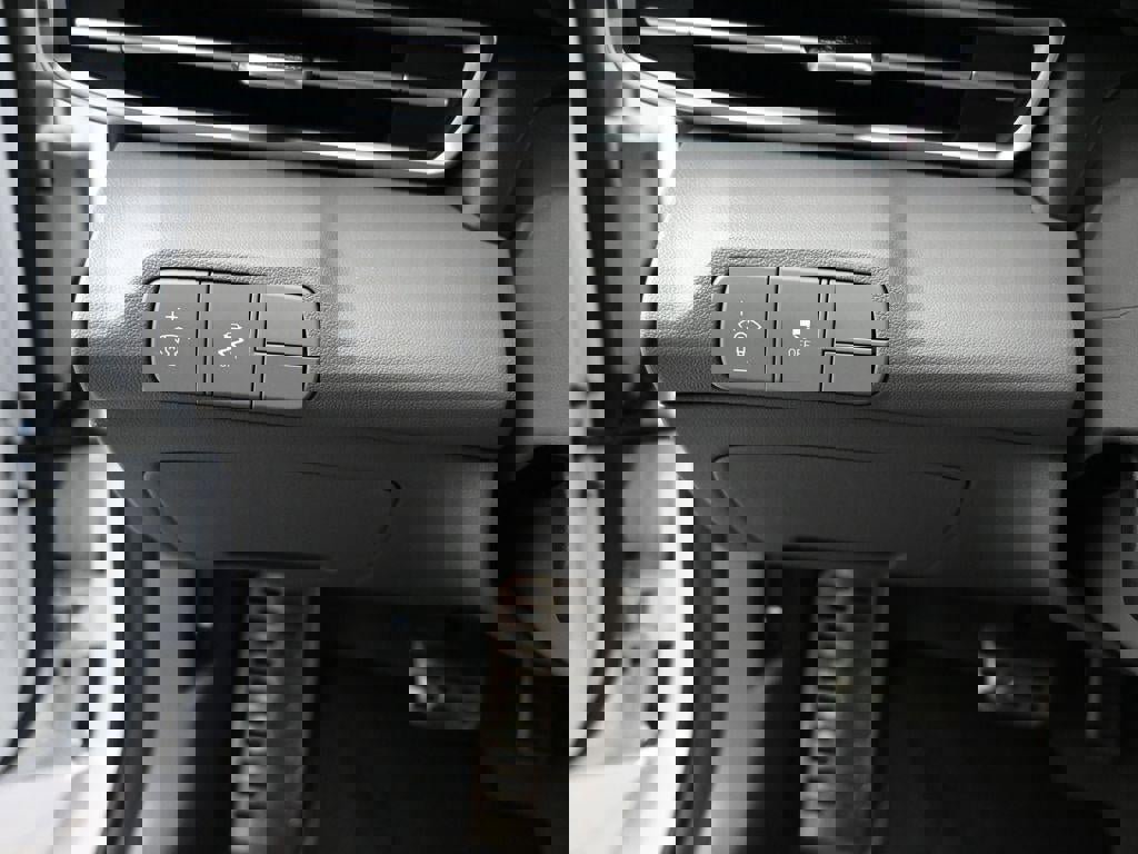 New 2025 Hyundai Elantra Sport image 11