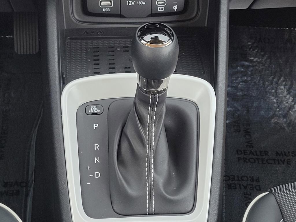 Used 2025 Hyundai Venue Limited FWD image 18